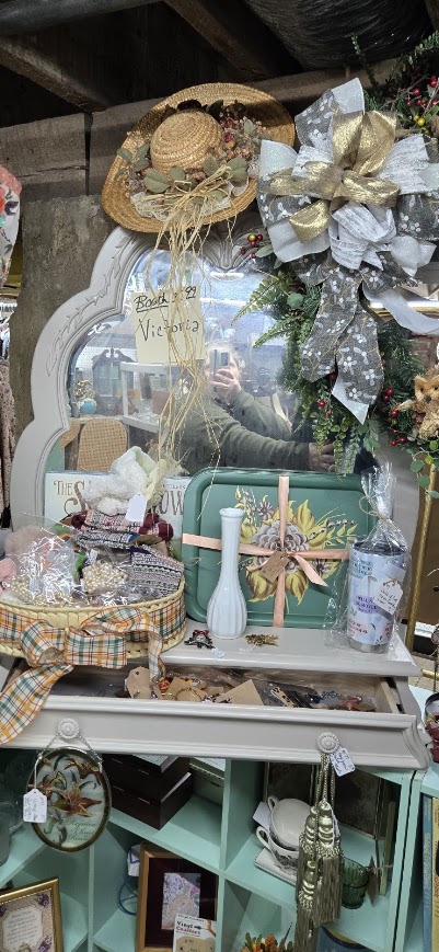 Bit O' Time Treasures, Grayson's Most Exciting Vendor Mall 20251124 105654